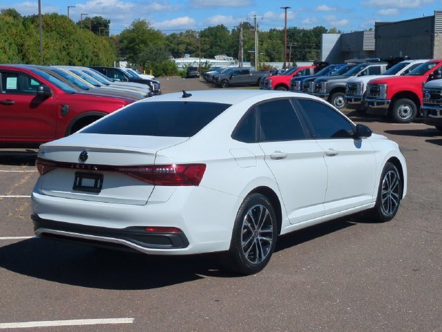 Used 2025 Volkswagen Jetta Sport FWD image 3