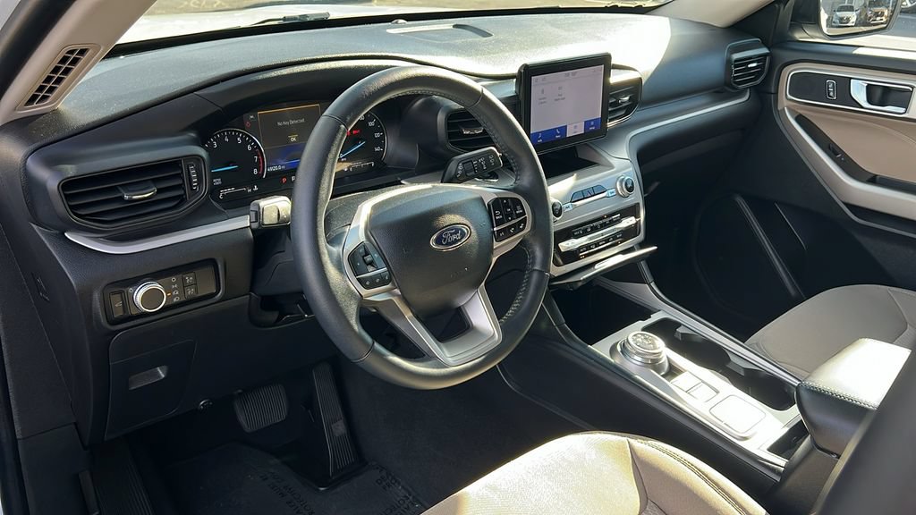 Certified 2023 Ford Explorer XLT RWD image 12