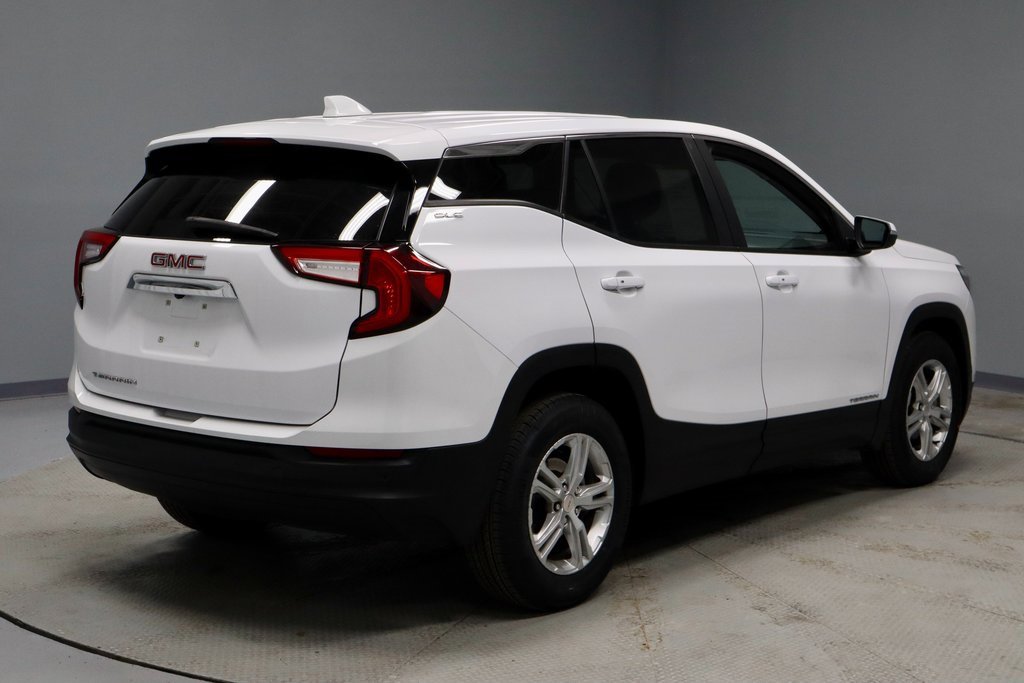 Used 2023 GMC Terrain SLE w/ LPO, Floor Liner Package image 11