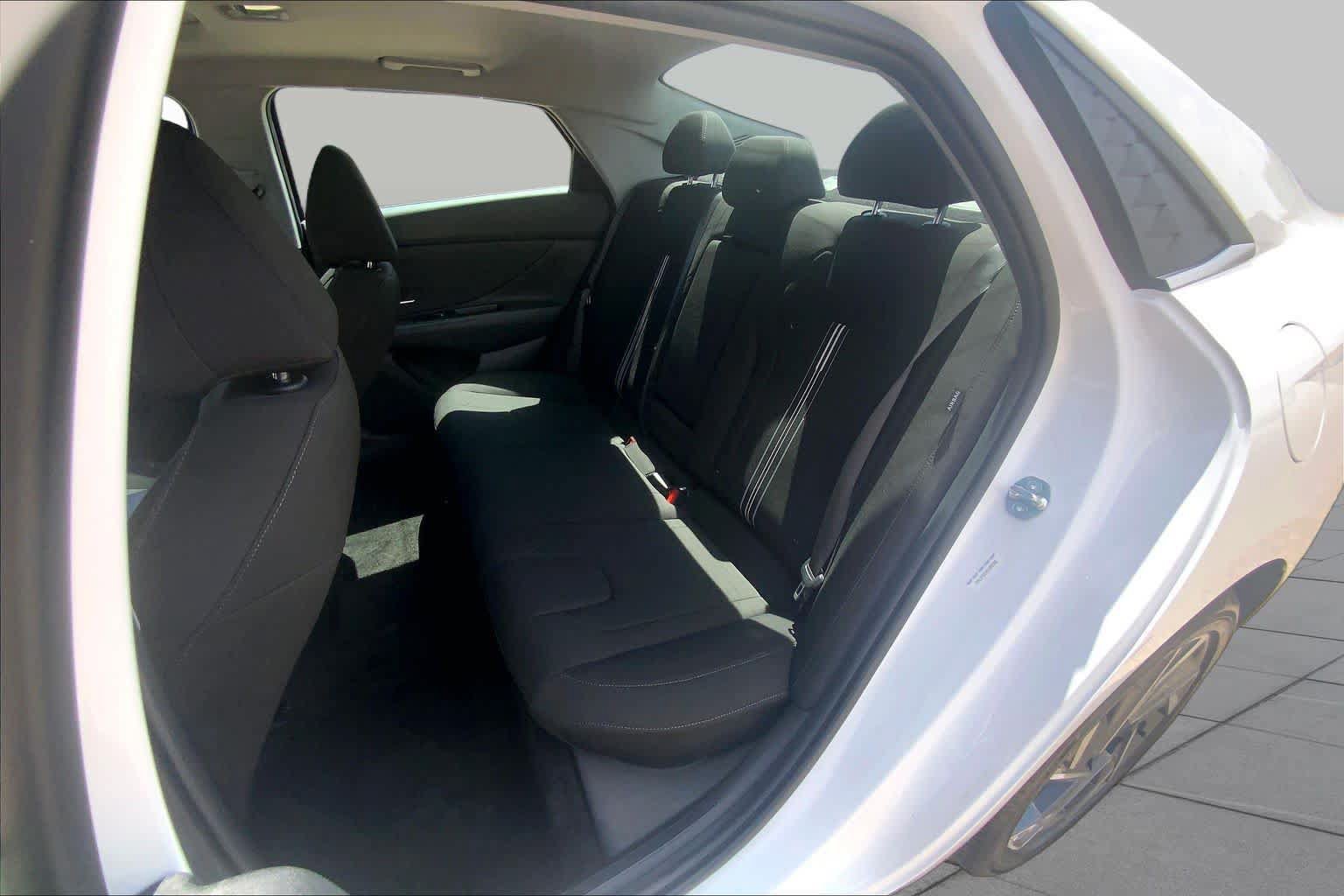 Used 2025 Hyundai Elantra SEL FWD image 21