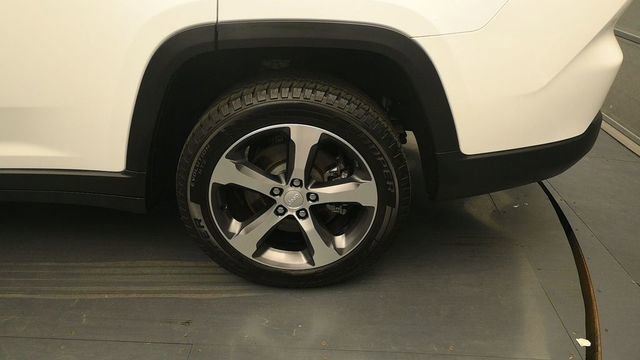 Used 2023 Jeep Grand Cherokee L Limited w/ Luxury Tech Group II image 9