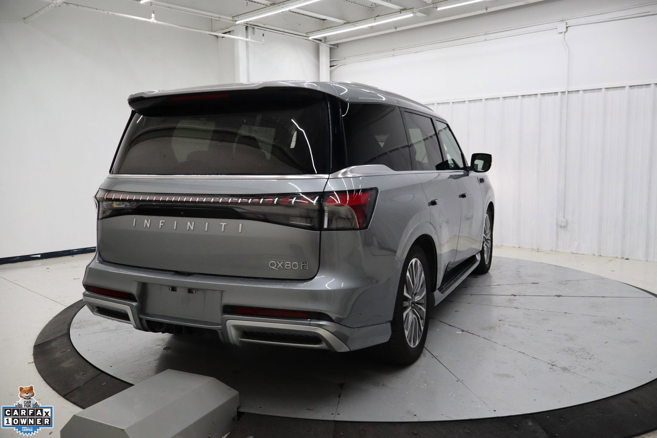 Used 2025 INFINITI QX80 Sensory image 4