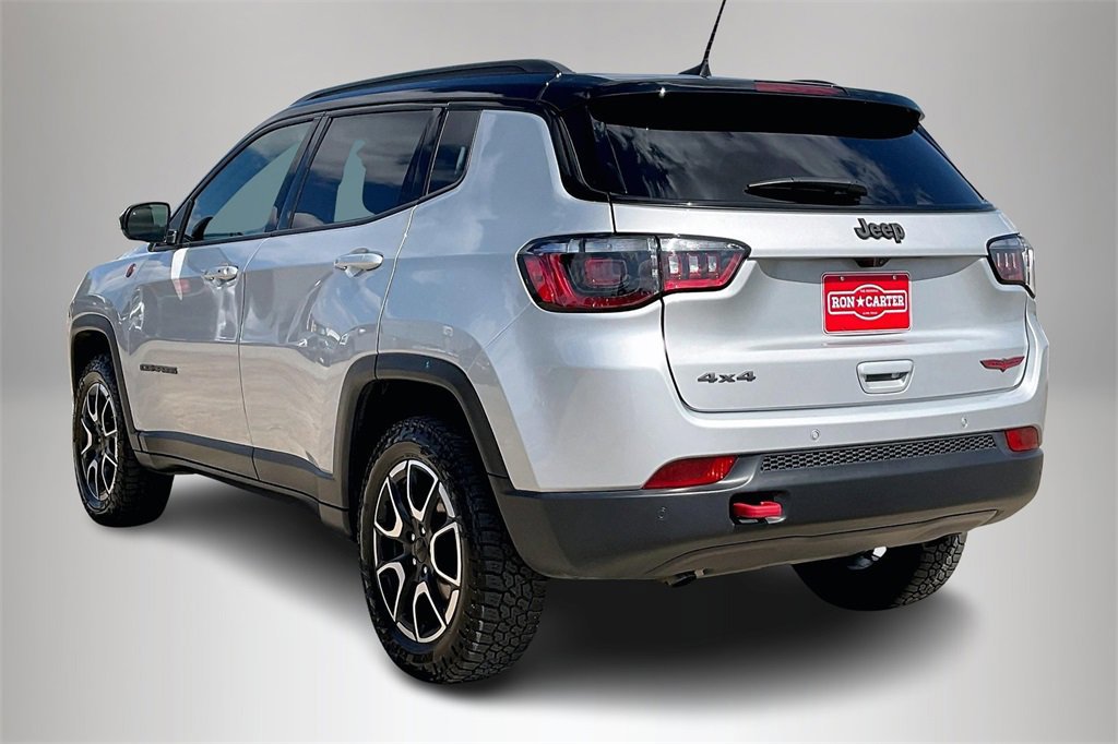 Used 2024 Jeep Compass Trailhawk image 2