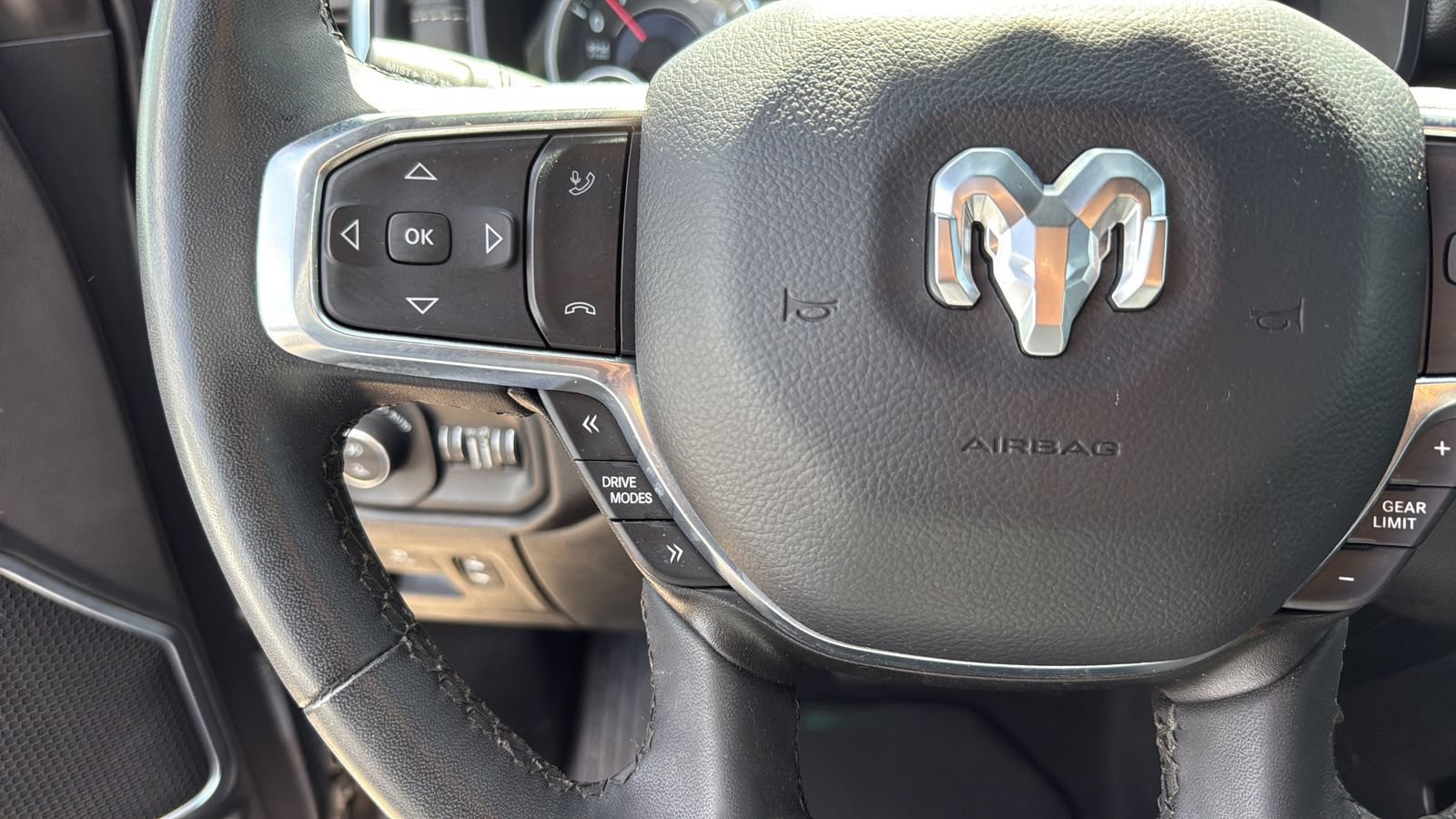 Used 2025 RAM 1500 Laramie AWD/4WD image 17