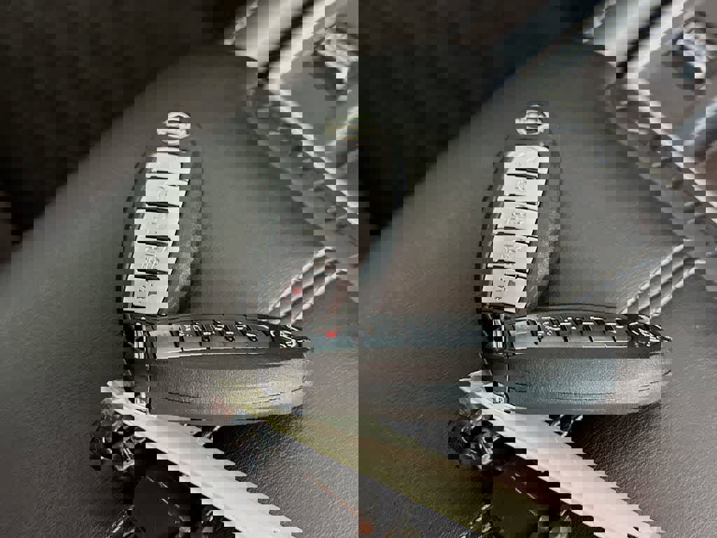 Used 2022 Nissan Pathfinder SV w/ SV Premium Package FWD image 25