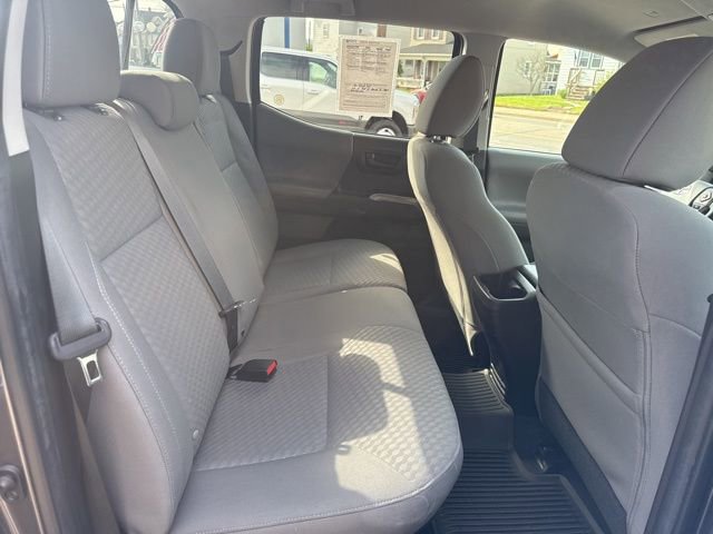 Used 2023 Toyota Tacoma SR5 AWD/4WD image 33