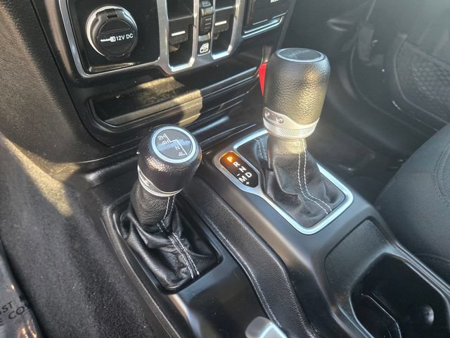 Used 2020 Jeep Gladiator Overland w/ Safety Group AWD/4WD image 13