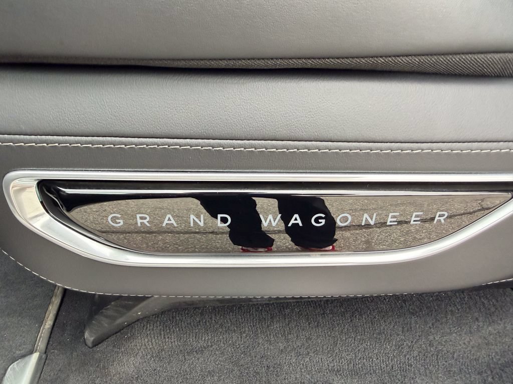 Used 2025 Jeep Grand Wagoneer L Series II Obsidian w/ Quick Order Packagew 28T AWD/4WD image 12