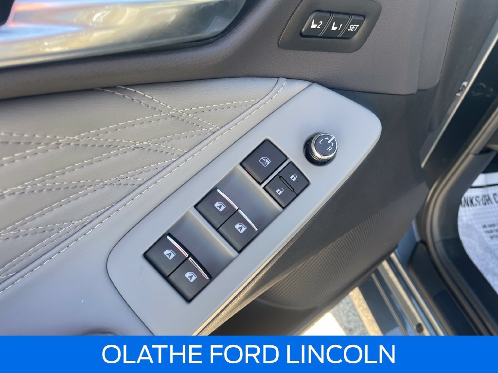 Used 2019 Toyota Avalon Limited FWD image 20