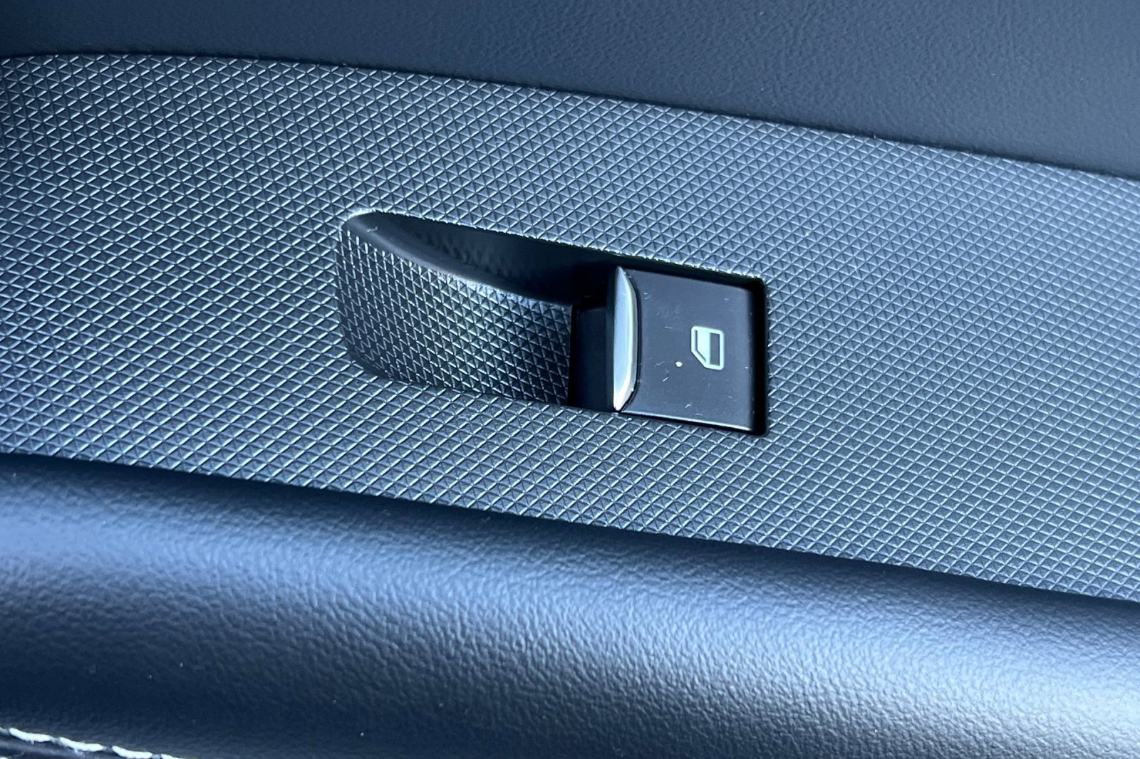 Certified 2021 Ford Mustang Mach-E Select w/ Comfort/Appearance Package image 22