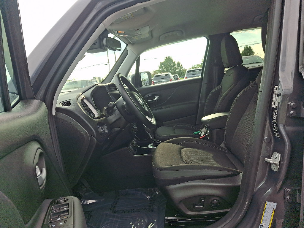 Used 2023 Jeep Renegade Latitude w/ Premium Group AWD/4WD image 13