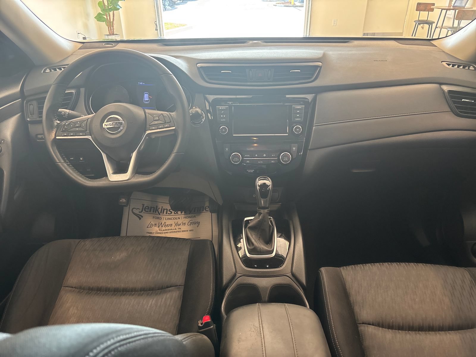 Used 2020 Nissan Rogue SV FWD image 8