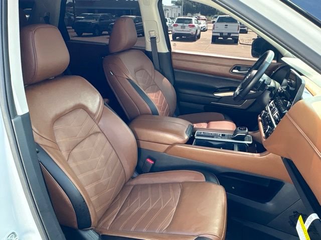 Used 2025 Nissan Pathfinder Platinum FWD image 22