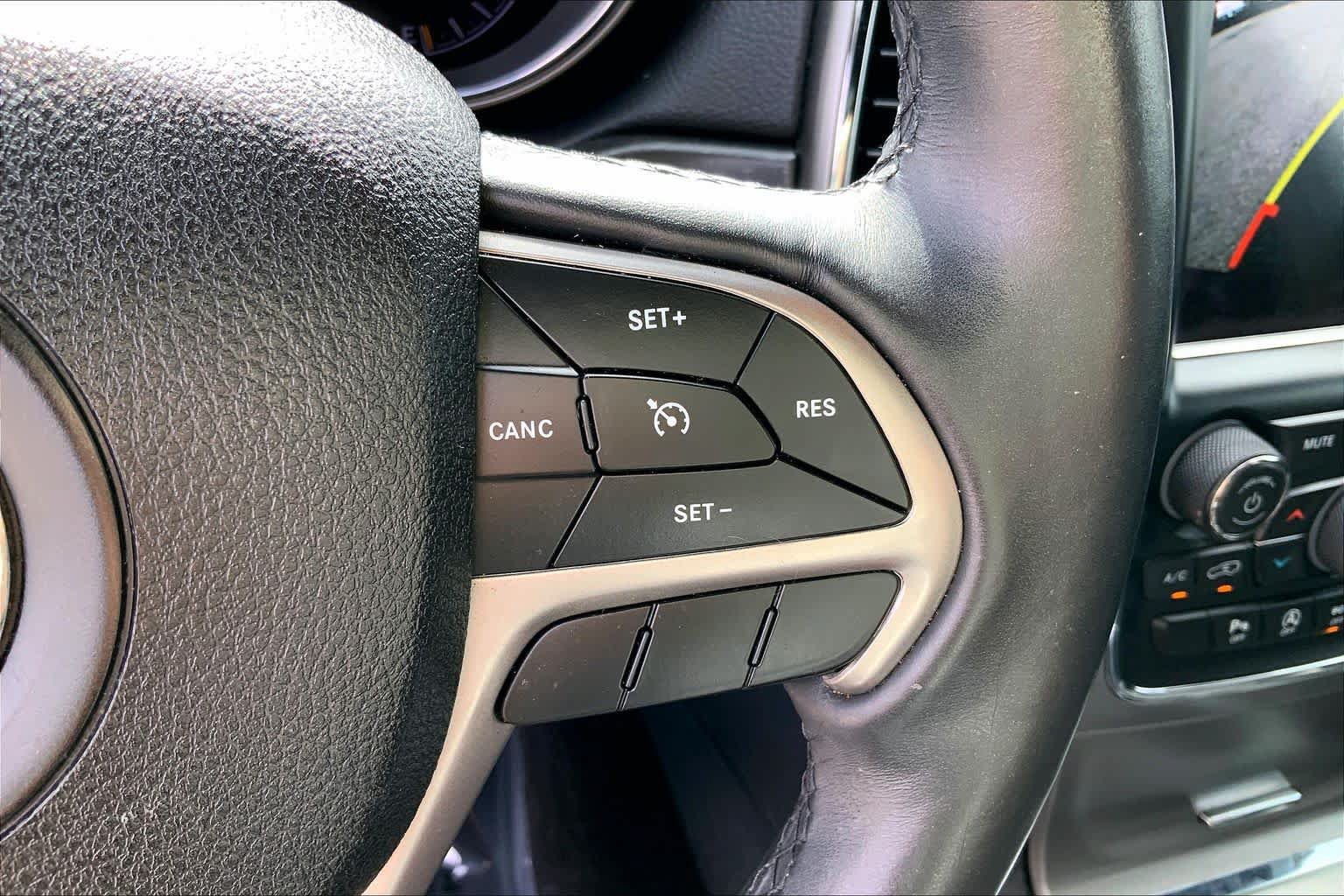 Used 2018 Jeep Grand Cherokee Altitude AWD/4WD image 23