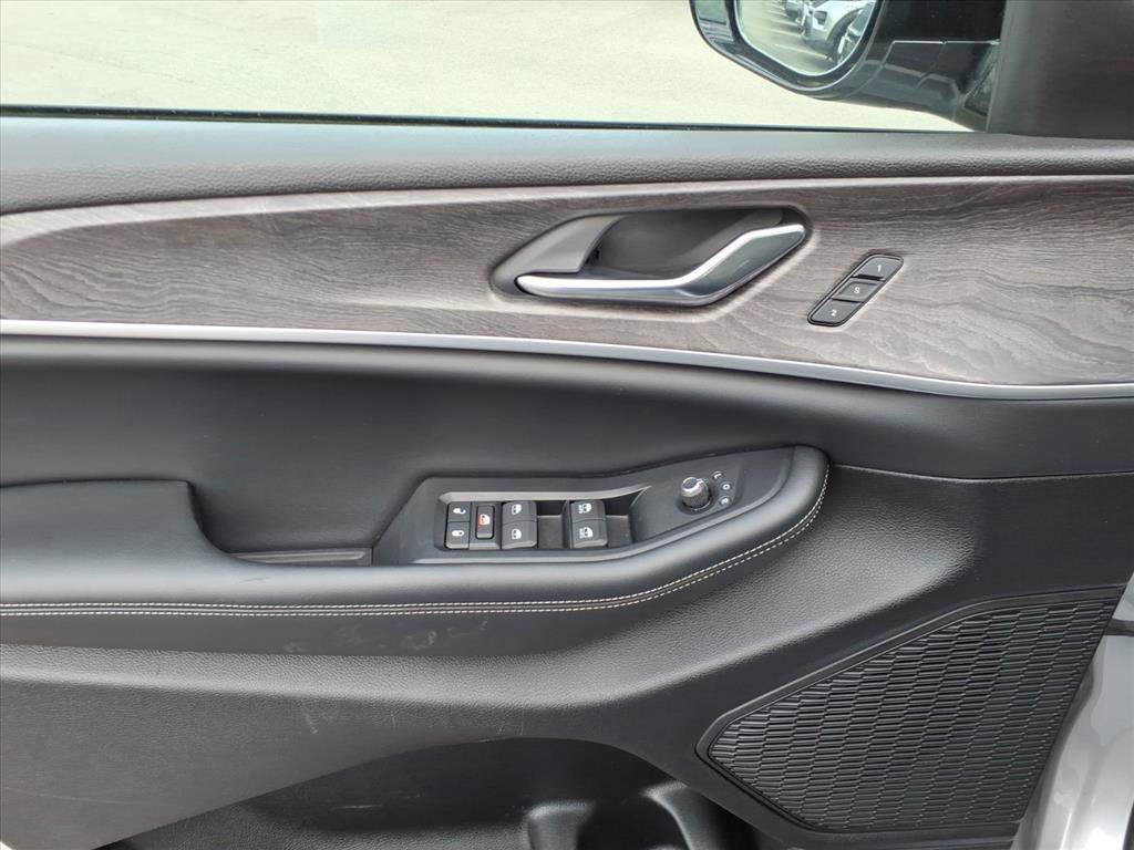 Used 2024 Jeep Grand Cherokee L Limited w/ Luxury Tech Group II image 10