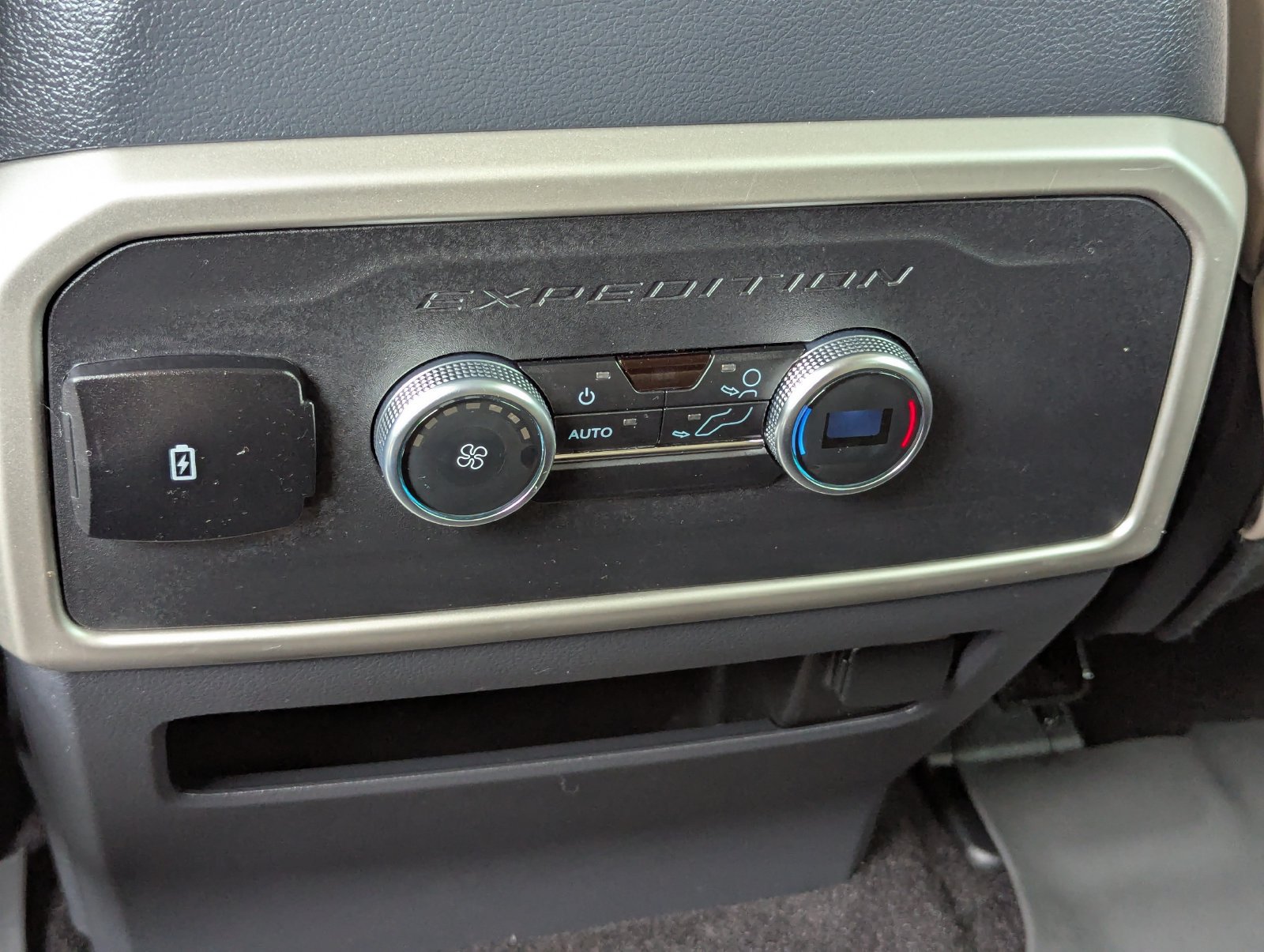 Certified 2023 Ford Expedition XLT RWD image 23