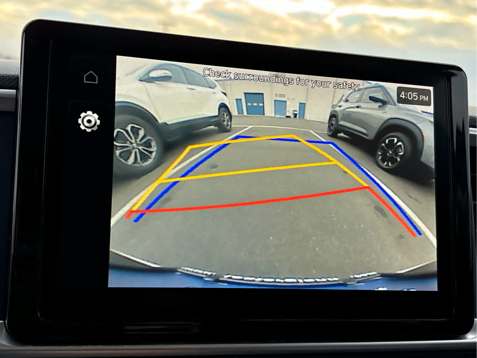 Used 2023 Hyundai Venue Limited image 21