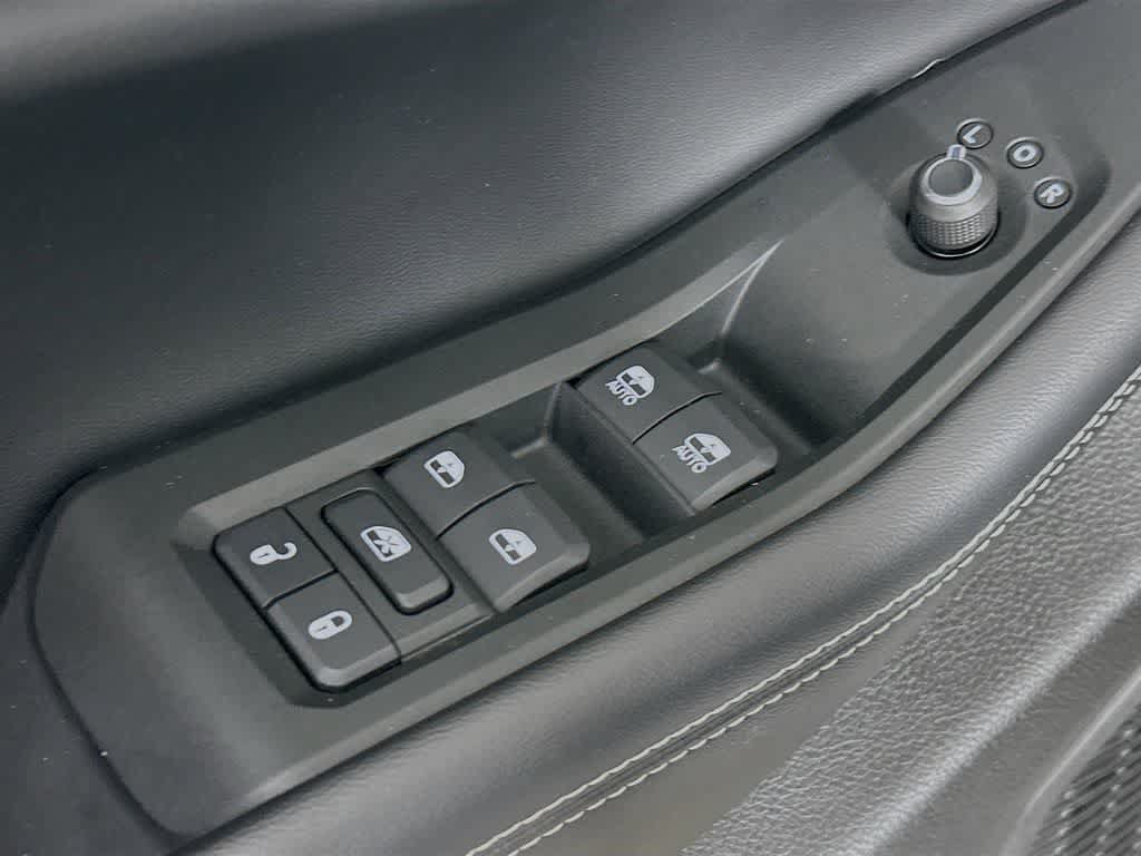 Used 2025 Jeep Grand Cherokee Altitude AWD/4WD image 29