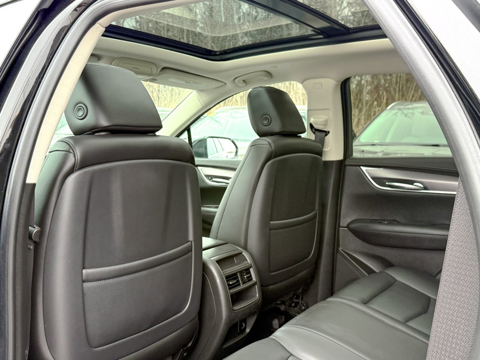 Used 2018 Cadillac XT5 Luxury w/ Driver Awareness Package image 21