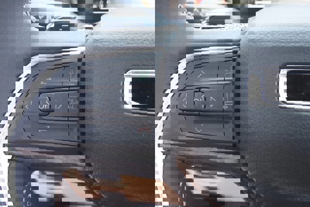 Used 2025 Jeep Grand Cherokee L Limited w/ Luxury Tech Group II image 25