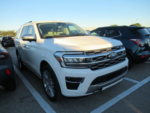Certified 2024 Ford Expedition Platinum image 3