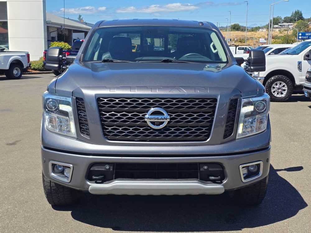 Used 2017 Nissan Titan PRO-4X AWD/4WD image 8