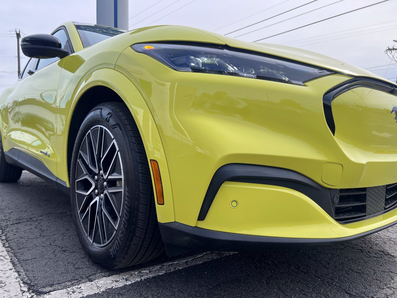 Certified 2025 Ford Mustang Mach-E Premium AWD/4WD image 4