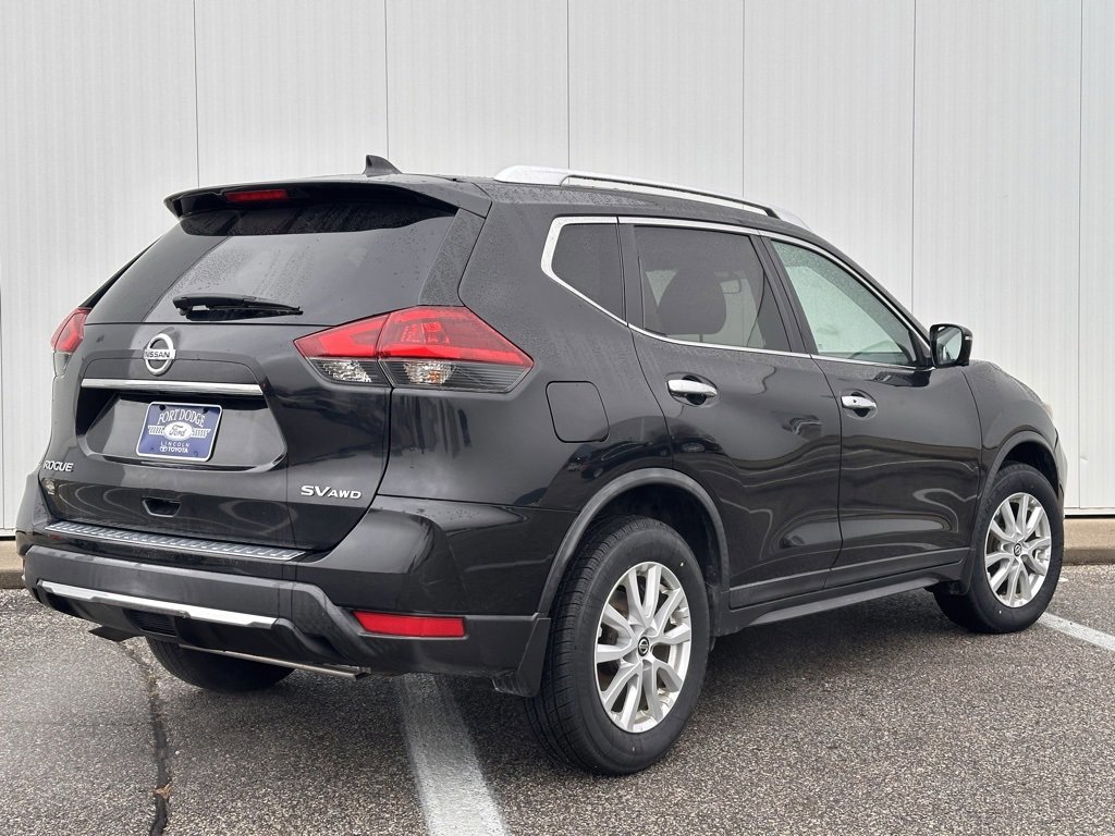Used 2018 Nissan Rogue SV w/ Premium Package image 3