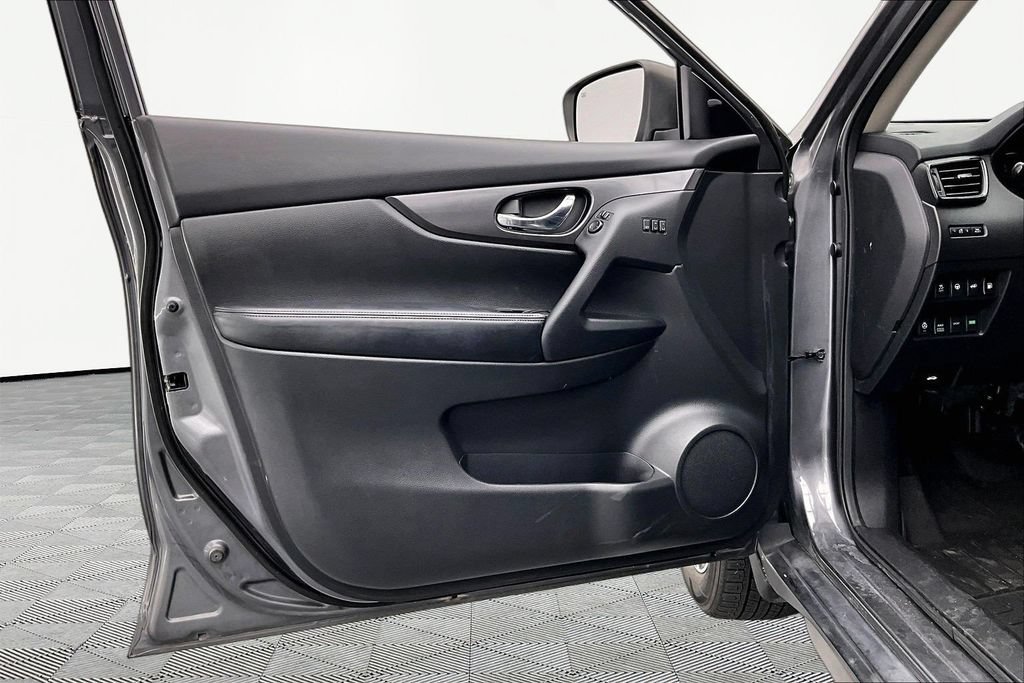 Used 2020 Nissan Rogue SV w/ Premium Package AWD/4WD image 23