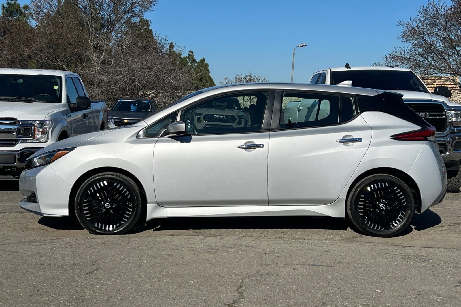 Used 2023 Nissan Leaf SV Plus image 2