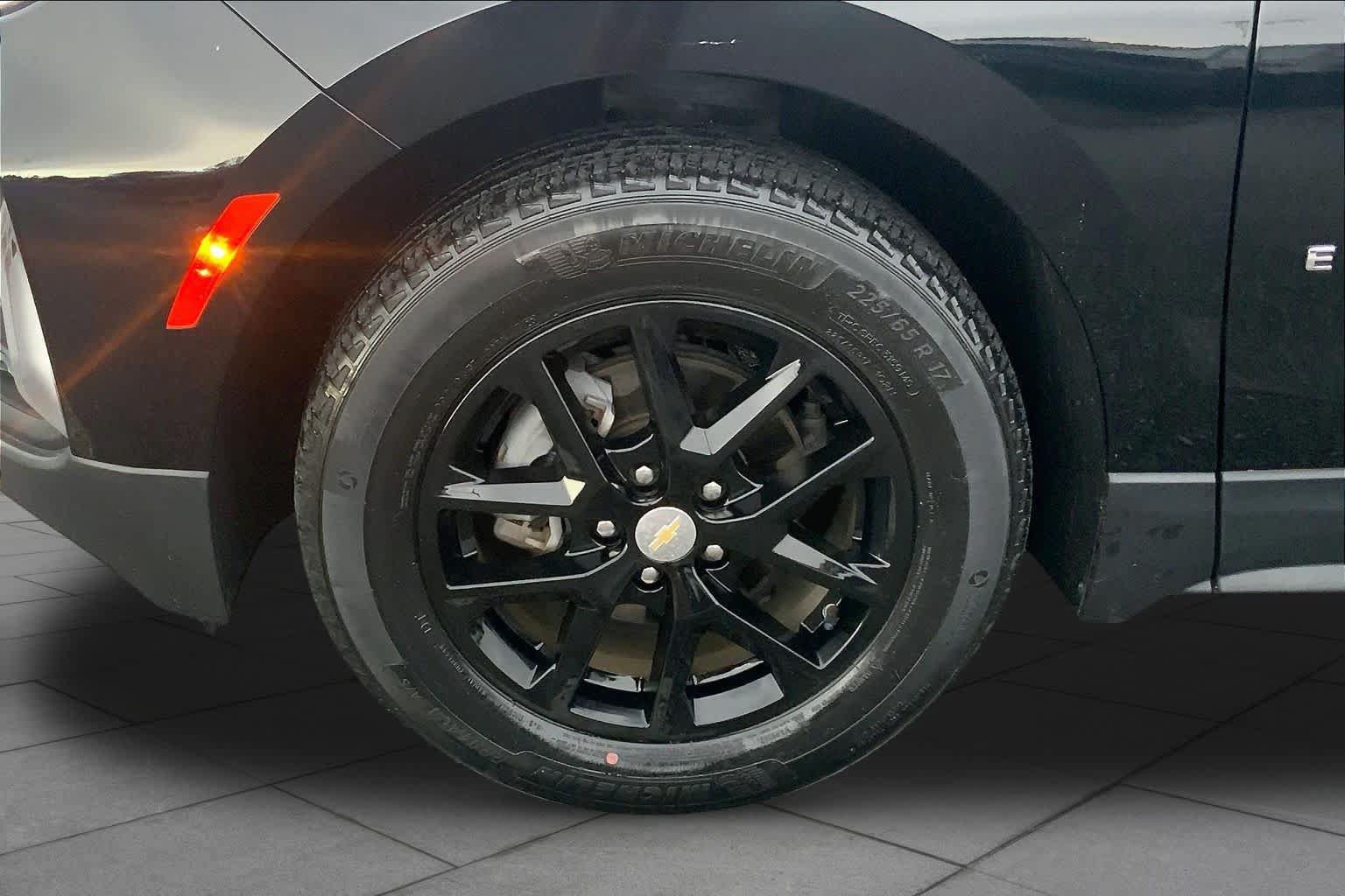 Used 2023 Chevrolet Equinox LT FWD image 11