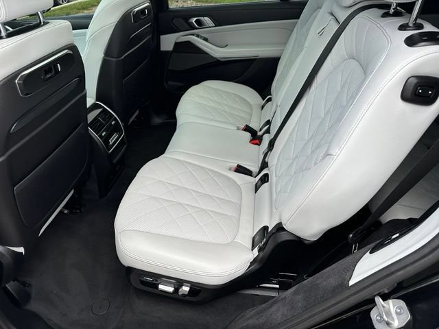 Used 2024 BMW X7 xDrive40i w/ M Sport Package AWD/4WD image 19