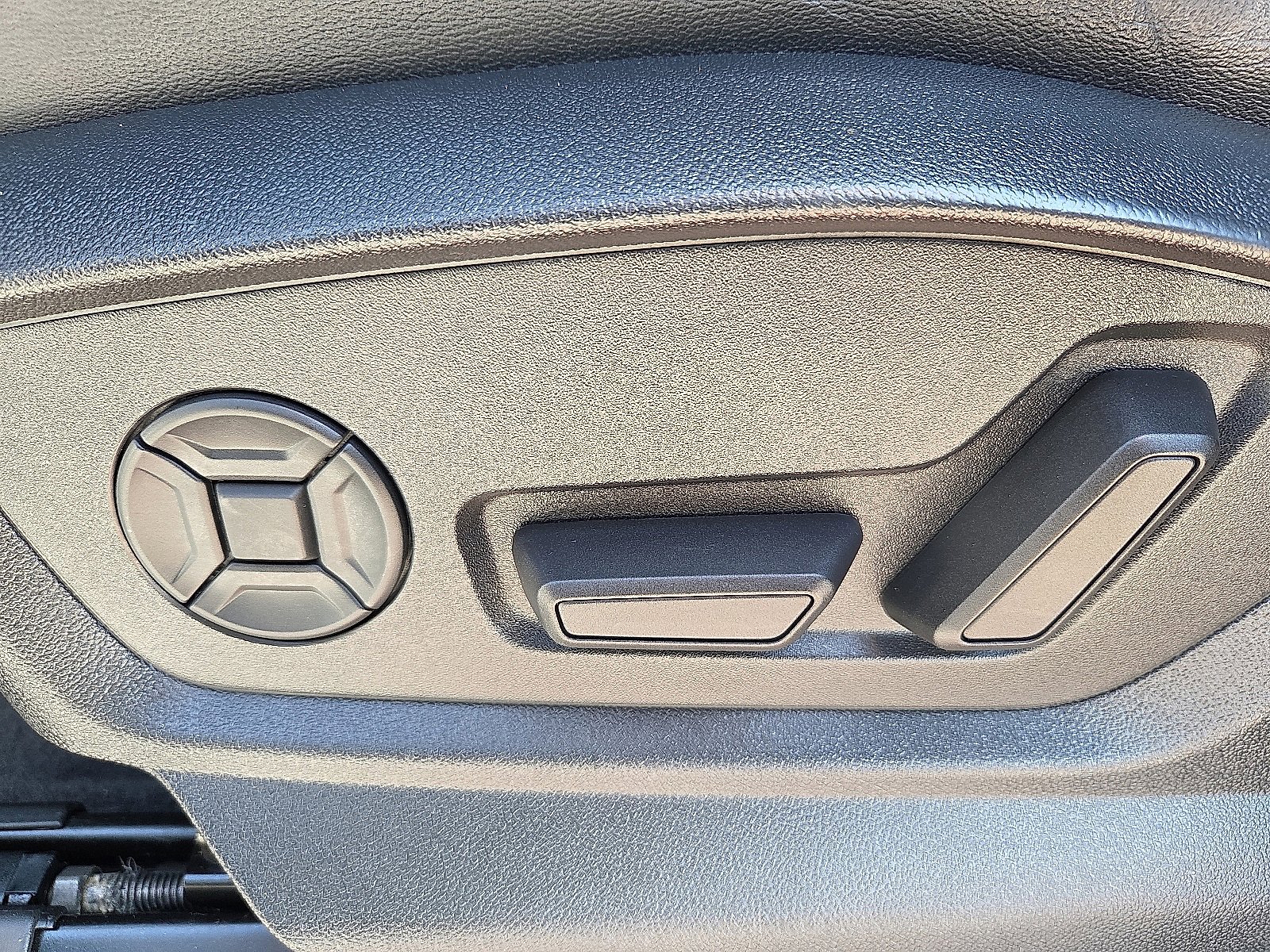 Used 2022 Audi Q8 Premium Plus image 15