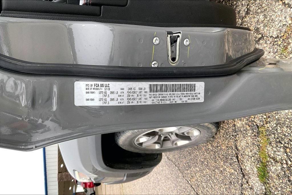 Used 2019 Jeep Cherokee Trailhawk w/ Cold Weather Group AWD/4WD image 5