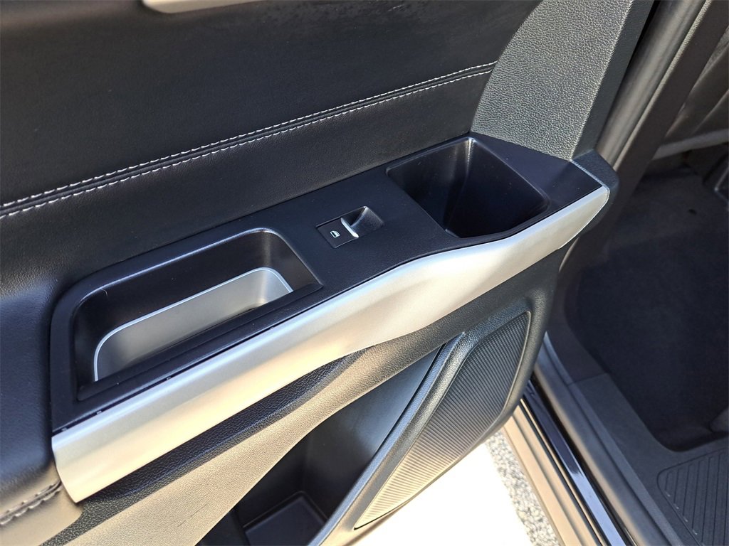 Certified 2022 Ford Explorer Limited w/ Equipment Group 301A image 8