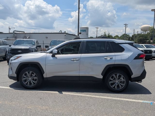 Used 2022 Toyota RAV4 XLE Premium AWD/4WD image 6
