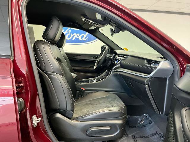Used 2025 Jeep Grand Cherokee Altitude AWD/4WD image 21