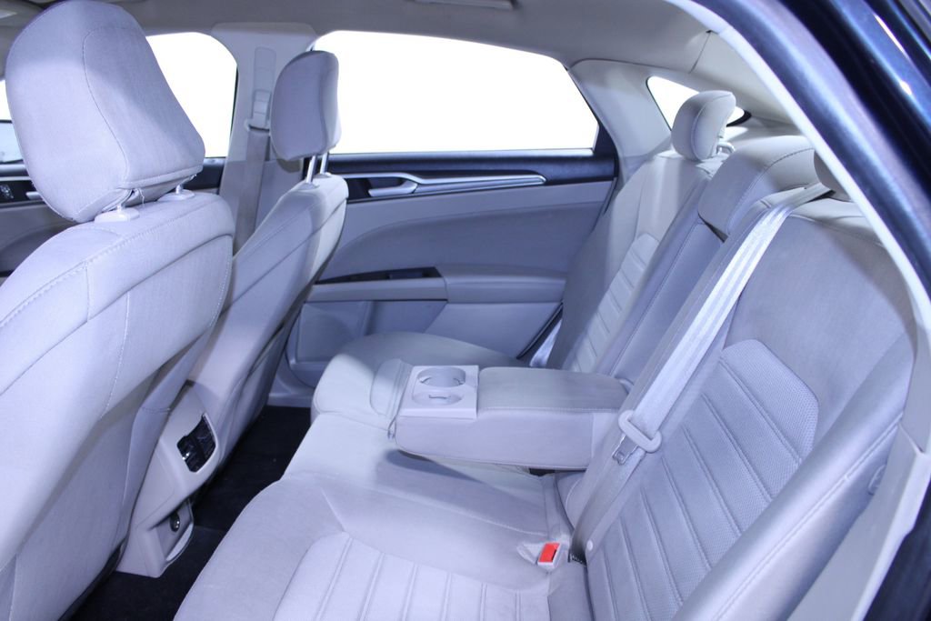Certified 2020 Ford Fusion SE FWD image 19