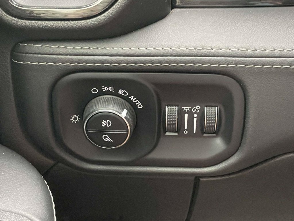 Used 2025 RAM 2500 Limited AWD/4WD image 28