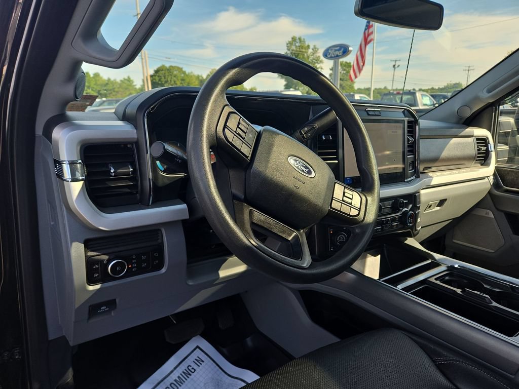 Certified 2025 Ford F250 XLT w/ Black Appearance Package AWD/4WD image 7