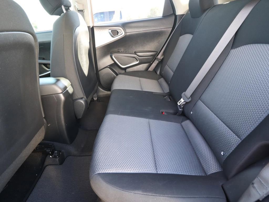 Used 2025 Kia Soul LX w/ LX Technology Package image 12
