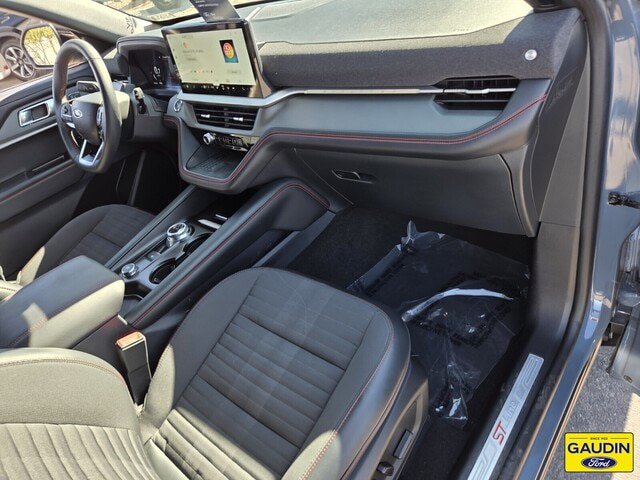 Certified 2025 Ford Explorer ST-Line w/ Premium Package RWD image 18