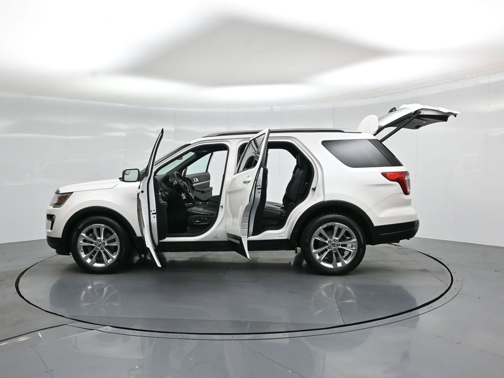 Certified 2018 Ford Explorer XLT w/ Equipment Group 202A FWD image 35