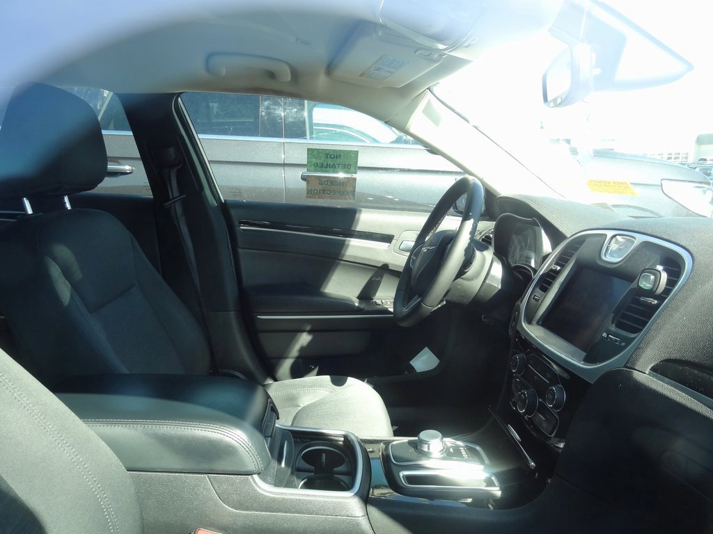 Used 2023 Chrysler 300 Touring image 9