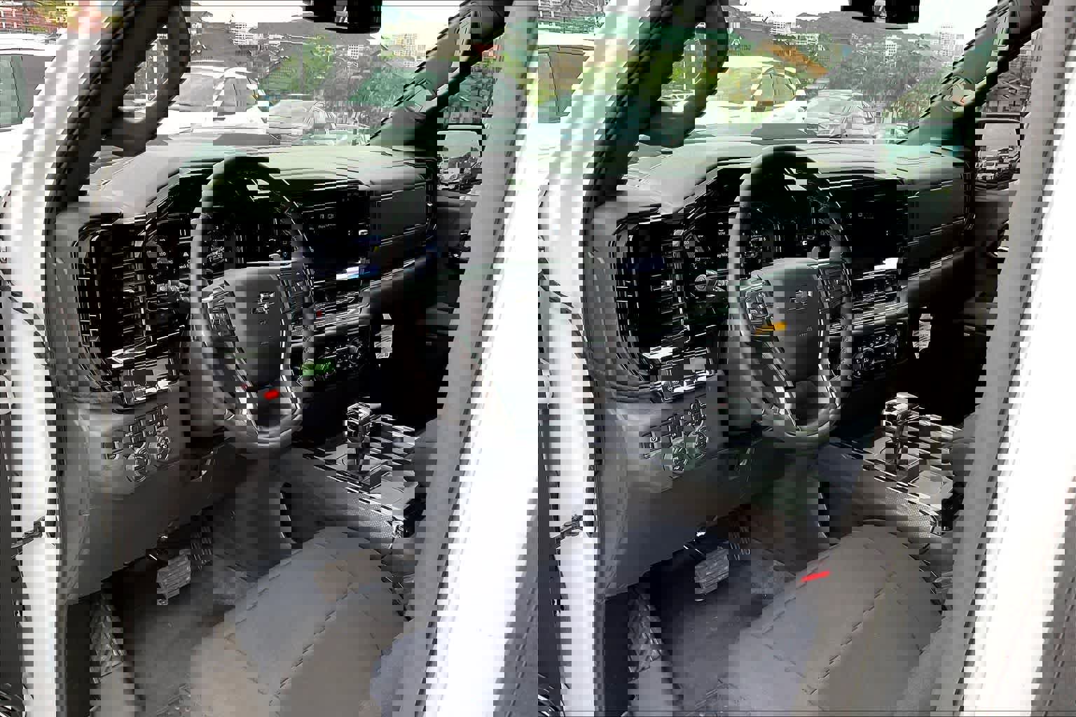 Used 2023 Chevrolet Silverado 1500 ZR2 image 8