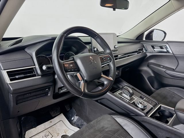 Used 2023 Mitsubishi Outlander SE image 9