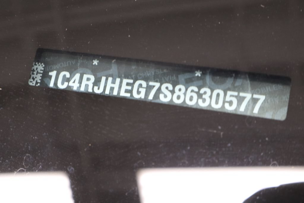 Used 2025 Jeep Grand Cherokee Summit AWD/4WD image 36