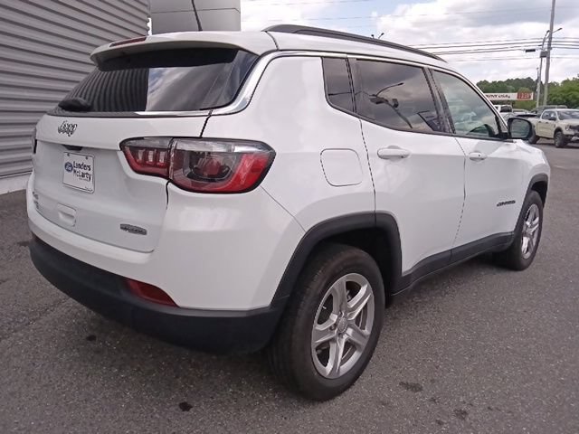 Used 2024 Jeep Compass Latitude AWD/4WD image 3