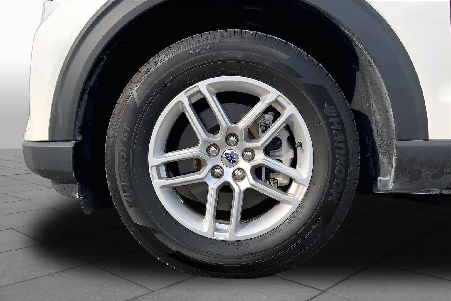 Certified 2025 Ford Explorer Active w/ Active Comfort Package RWD image 11