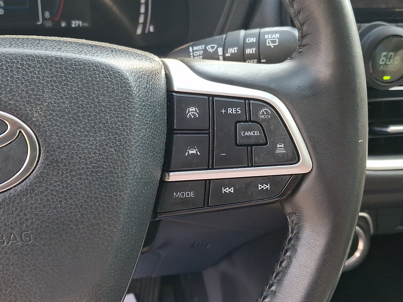 Used 2024 Toyota Grand Highlander AWD image 25